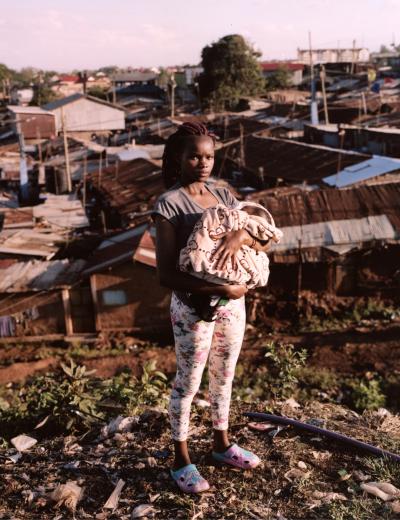 Fotograf Sofia Busk har taget billeder af unge piger og kvinder i Kenya, som har født på baggrund af en voldtægt.