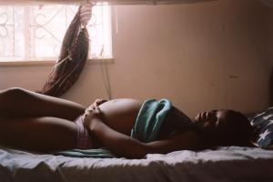 Når unge piger og kvinder i Kenya bliver gravide på baggrund af en voldtægt er det svært at få hjælp.
