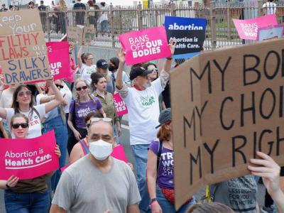 Amerikanske kvinder demonstrerer for retten til fri abort til demonstration i New York 2022