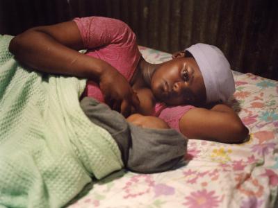 Sex & Samfund vil sammen med fotograf Sofia Busk vise forholdende, for piger som er blevet gravide af en voldtægt.