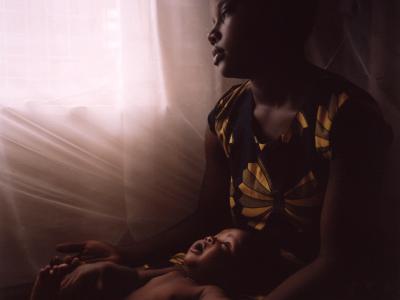 Til 16 days of activism sætter Sex & Samfund og fotograf Sofia Busk fokus på unge piger og kvinder i Kenya, som har født på baggrund af en voldtægt