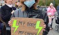 Agnieszka demonstrerer for fri abort i Polen 